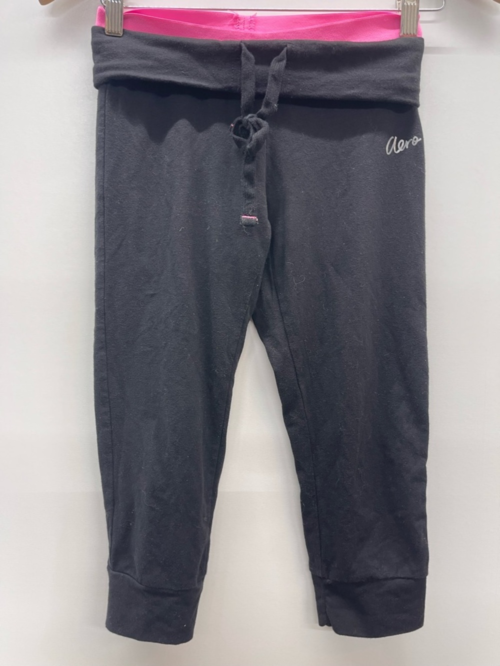Aéropostale Women's Black Cropped Sweatpants with Pink Waistband‎